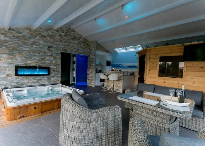 Charmante Maison Avec Spa, Sauna Et Jardin Privatif