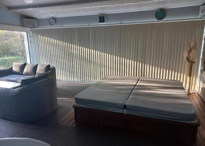 Villa Charmante Maison Avec Spa, Sauna Et Jardin Privatif *